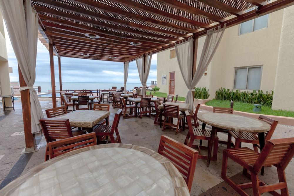 Zafiro Beach Boutique Resort Mazatlan Exterior photo