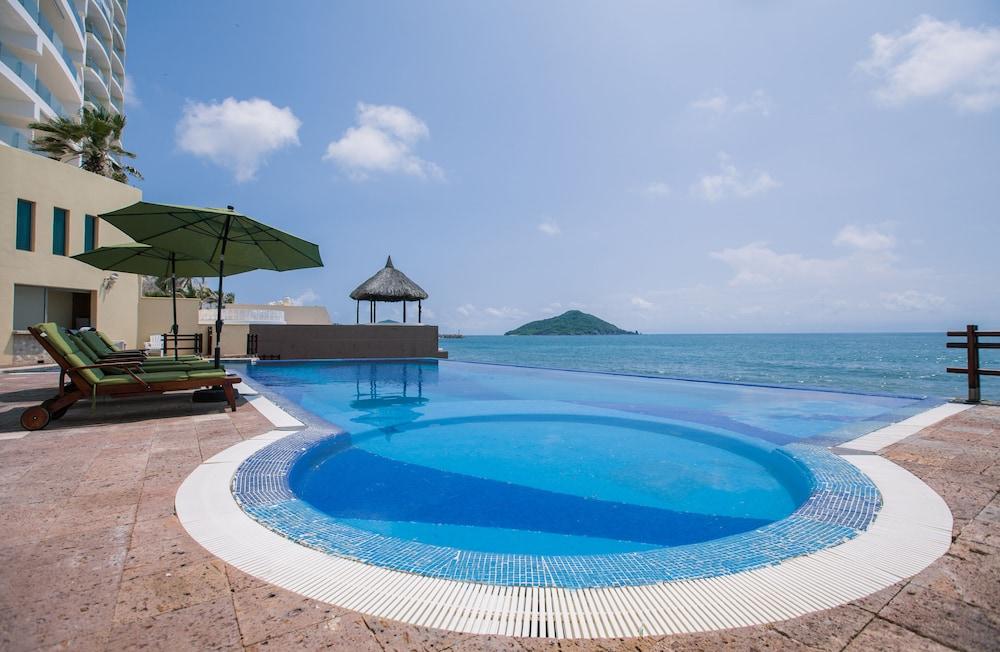 Zafiro Beach Boutique Resort Mazatlan Exterior photo